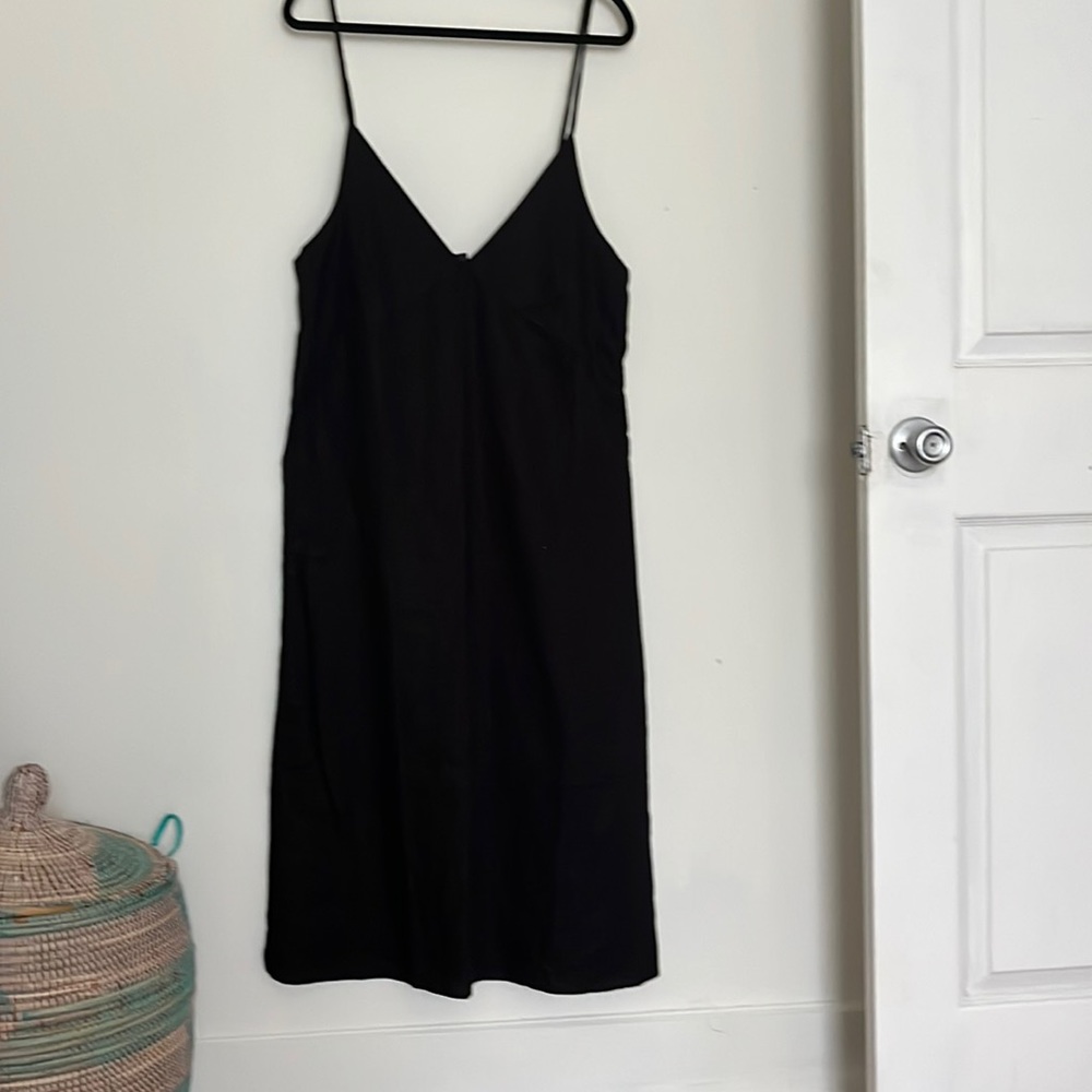Gap black 12 linen sun dress adjustable straps, side zipper, hourglass cut